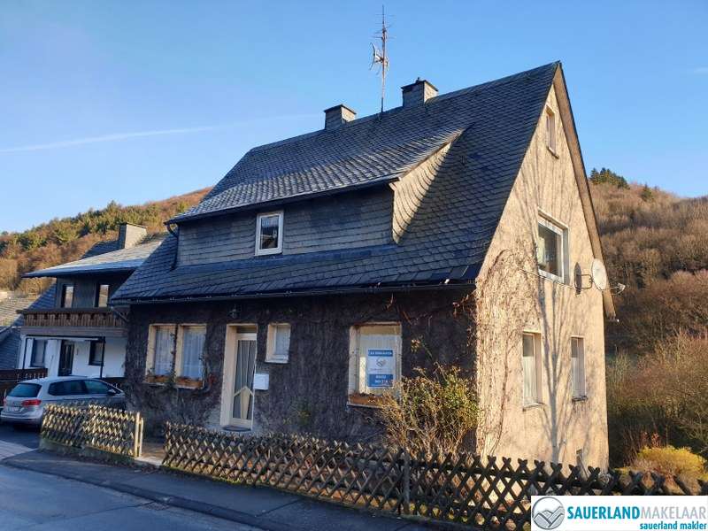 VERKOCHT Centraal in Willingen gelegen, vrijstaand familiehuis  0