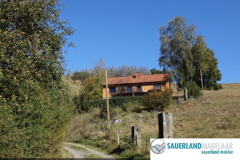 VERKOCHTPrachtig gelegen, vrijstaand huis met panoramaview Adorf 0