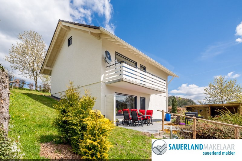 Verkocht -Volledig gemoderniseerd huis met appartement in Bömighausen 0