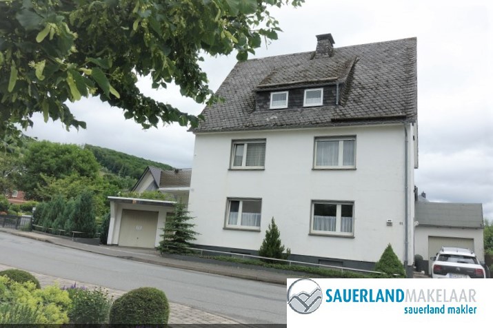 Vrijstaand huis met 3 appartementen, 3 garages, tuin in Brilon H 0