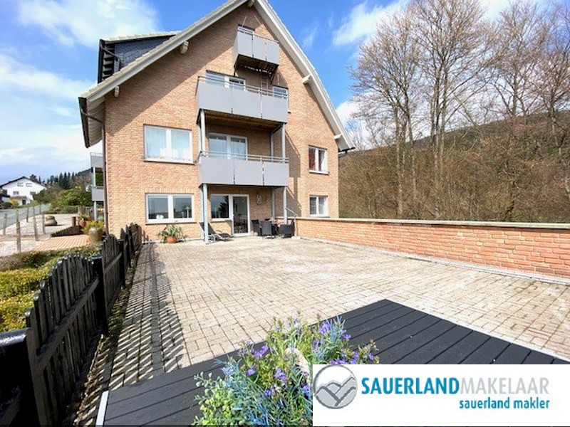Ruim 4 kamerappartement met groot terras in Düdinghausen 0