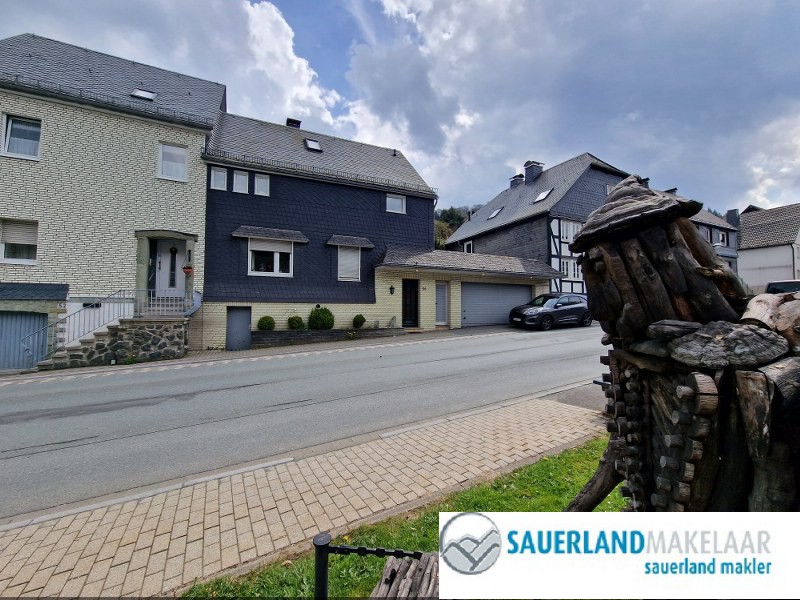 Groot woonhuis met centrale ligging en mooi terras in Silbach 0