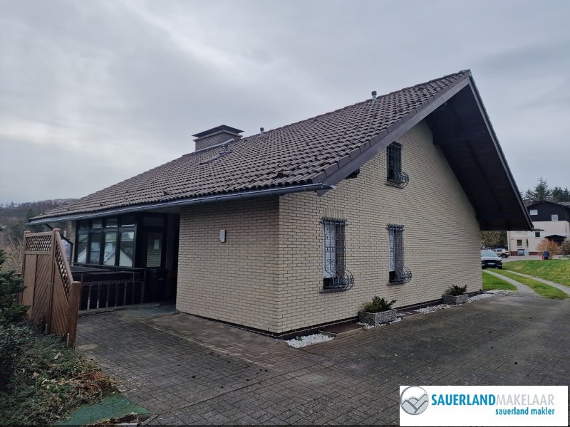 Midden in Usseln gelegen, vrijstaand huis met bijgebouw 0