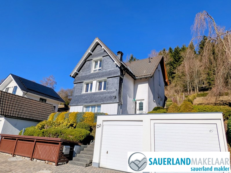 Prachtig meergezinswoning op een uitstekende zuidlocatie in Silbach – aantrekkelijke investering nabij Winterberg 0