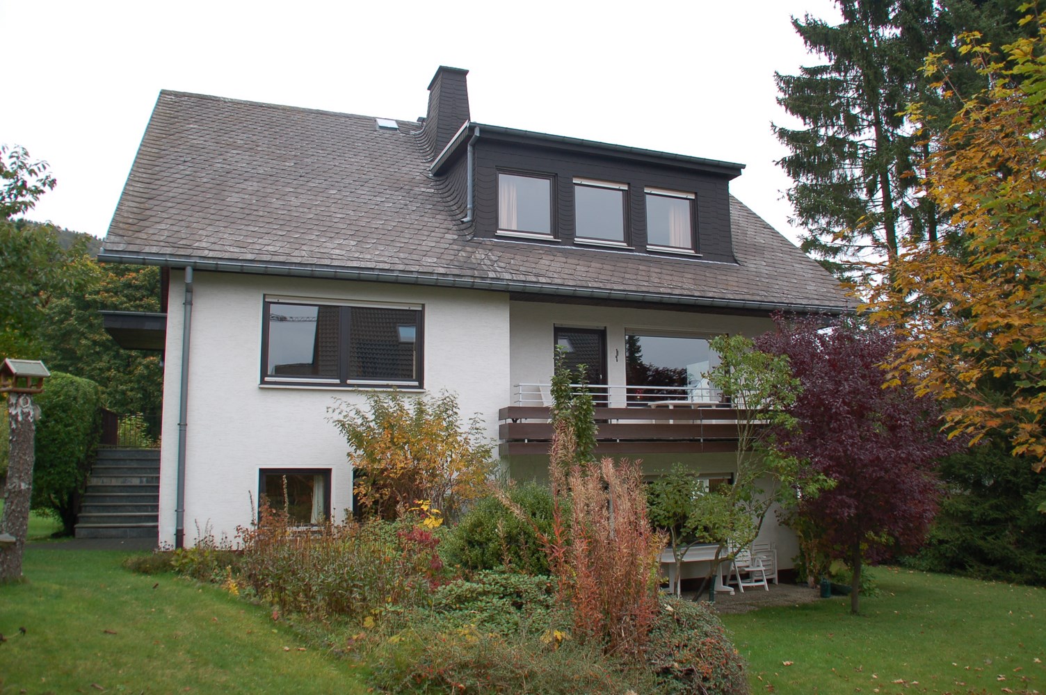 Groot huis met 3 ruime etages op zonnige plek in Elkeringhausen 0