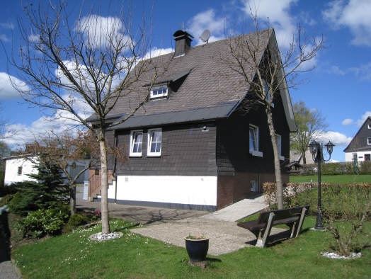 Vrijstaand en gemoderniseerd woonhuis in Altastenberg 0