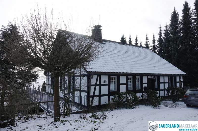 VERKOCHT Authentiek en prachtig gelegen vrijstaand huis in Düdinghausen 0
