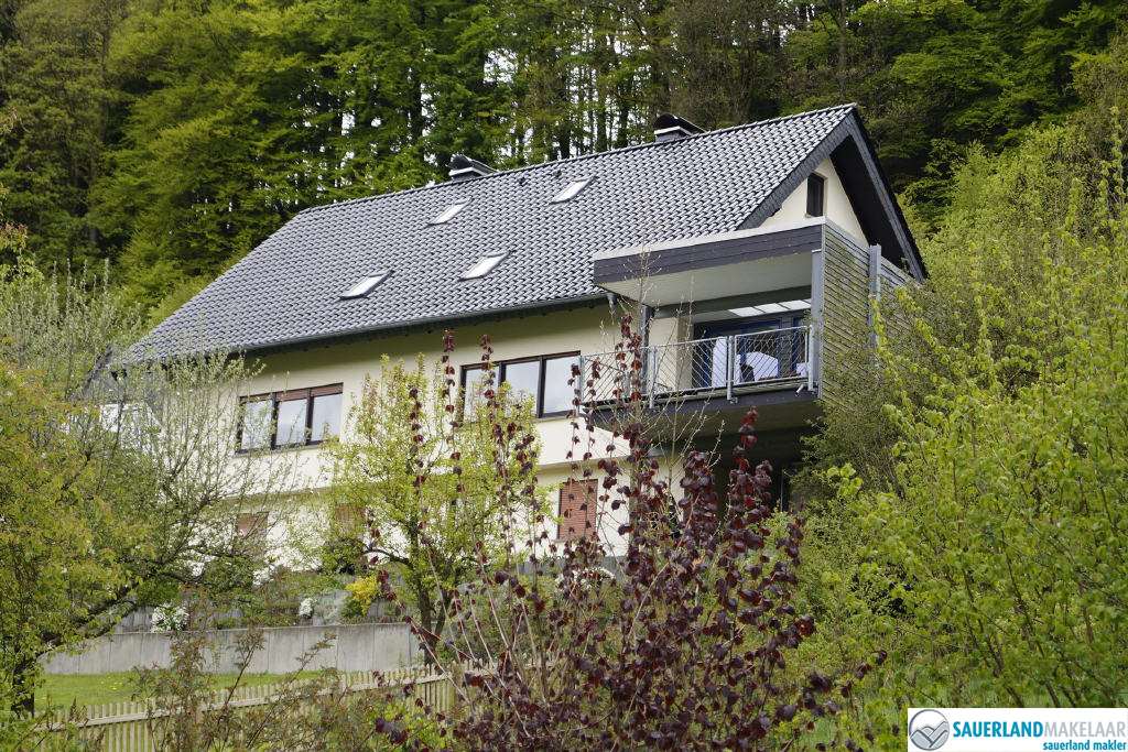 VERKOCHT Twee onder één kap in Siedlinghausen 0