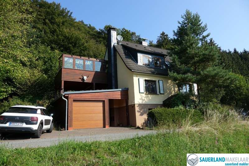 VEKOCHT prachtig, vrijstaand huis met uitzicht in Düdinghausen 0