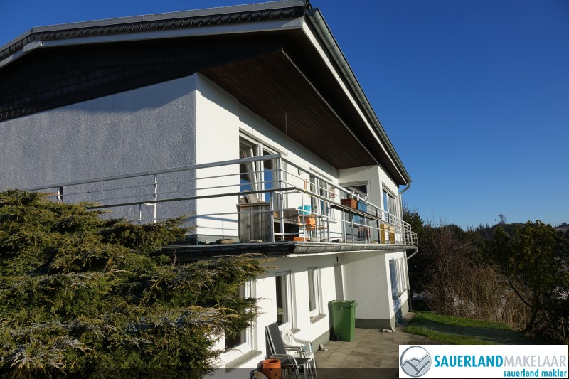 VERKOCHT Mooi gelegen woonhuis Brilon met panorama uitzicht 1