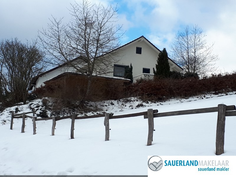 Verkocht -Volledig gemoderniseerd huis met appartement in Bömighausen 1