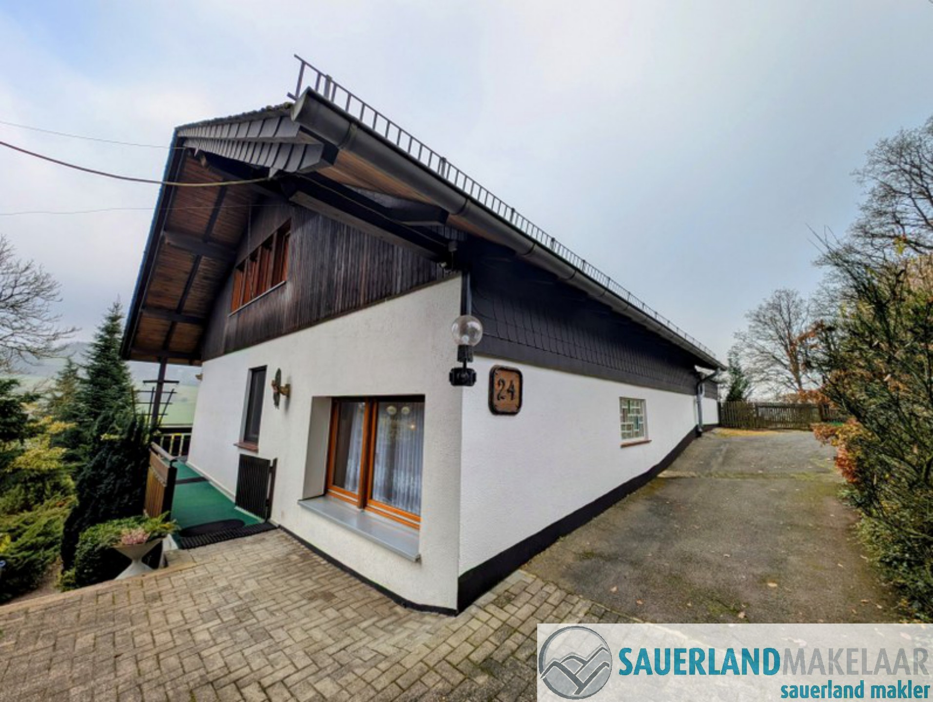 Tijdloos wonen met uitzicht – exclusieve eengezinswoning nabij het Diemelsee 1