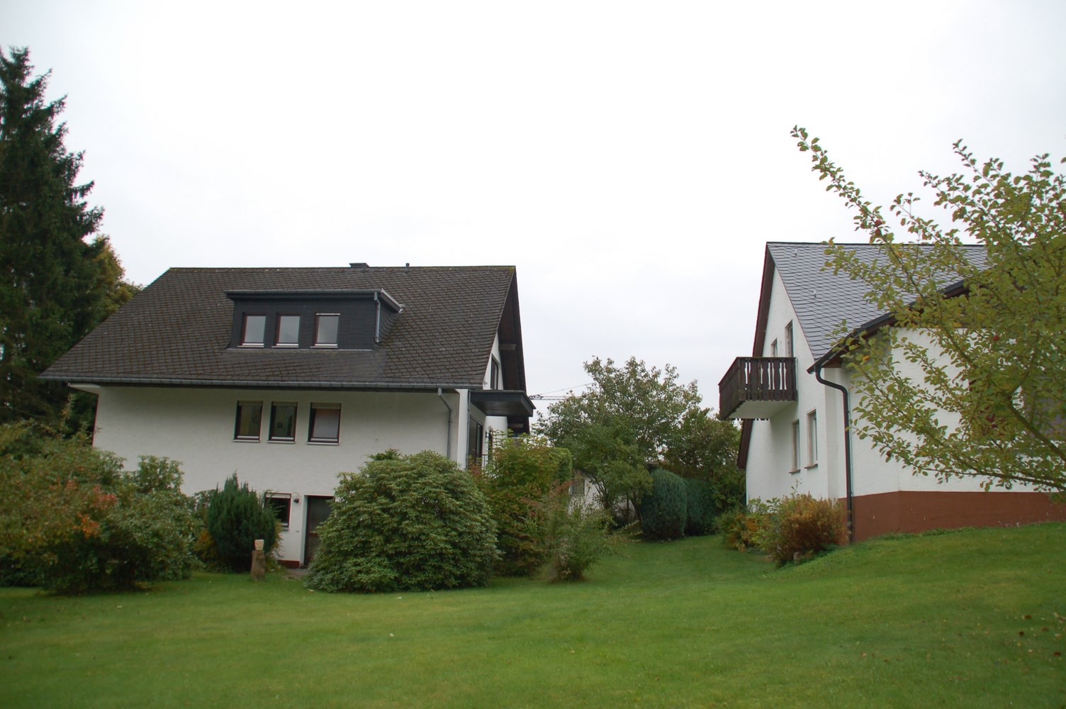Groot huis met 3 ruime etages op zonnige plek in Elkeringhausen 1
