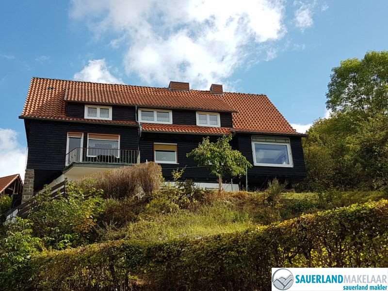 VERKOCHT huis met appartementen en dubbele garage 1
