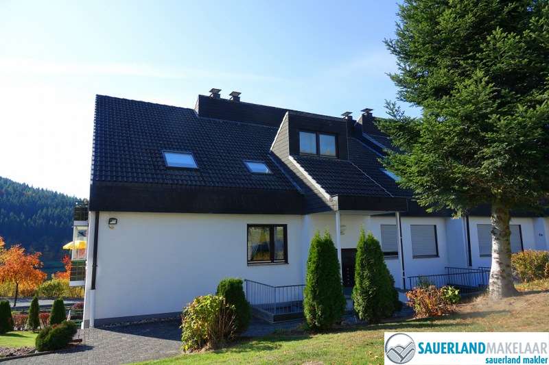 VERKOCHT gelegen en volledig gerenoveerd, 3 kamerappartement 1