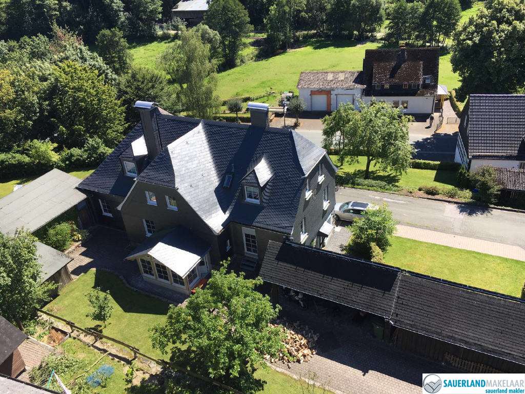 VERKOCHT Prachtig gelegen woonhuis met appartement en grote tuin 1