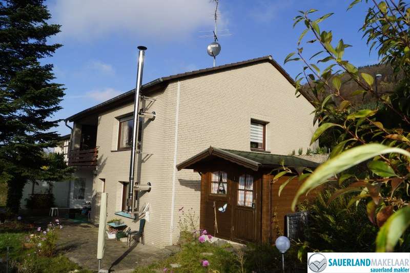 VERKOCHT Rustig gelegen, vrijstaand woonhuis met garage 1