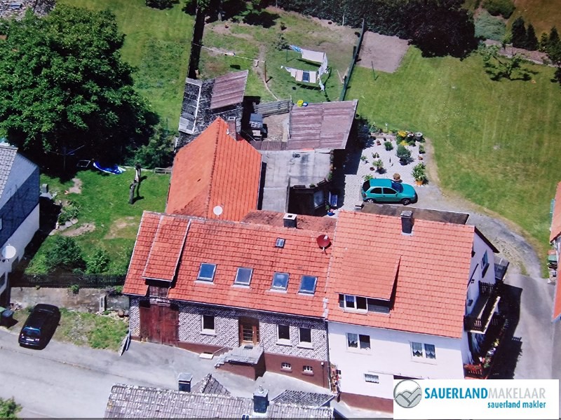 Groot woonhuis, verdeeld over 4 woningen in Stormbruch 2