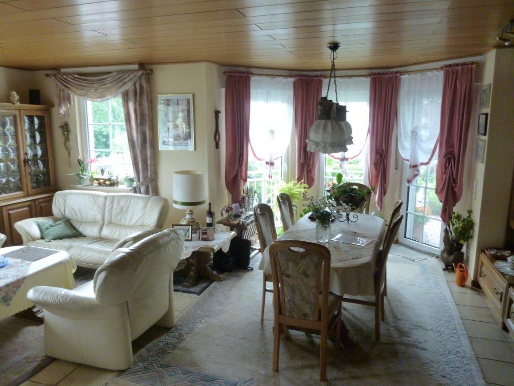 Woonhuis met grote tuin en 2 appartementen in Bruchhausen  2