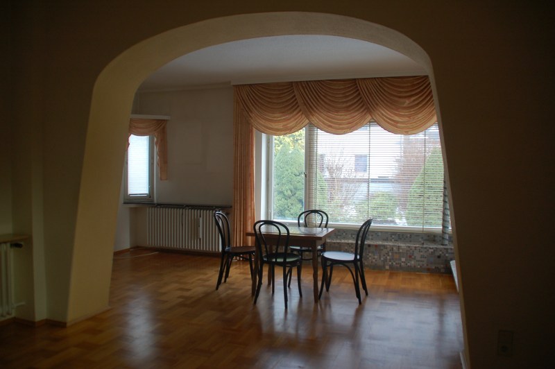 Ruim pand met historie en 3 appartementen in Usseln 2