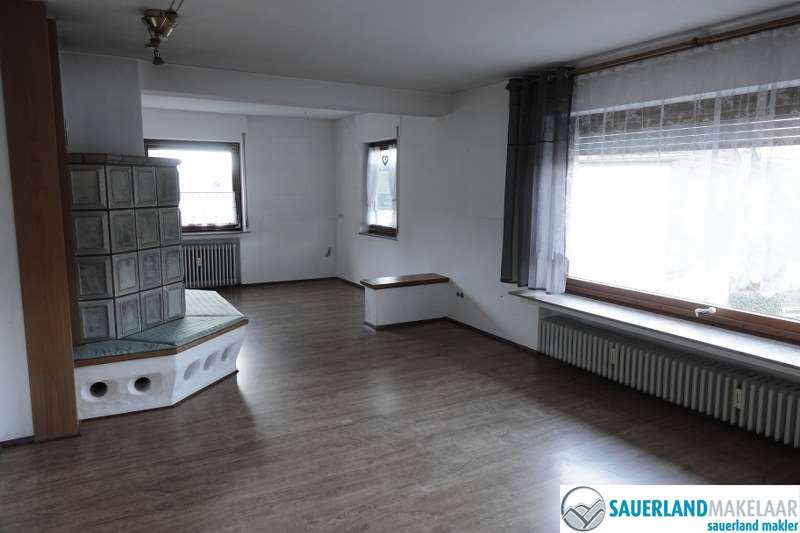Vrijstaand huis met verhuurd appartement in Niedersfeld 2