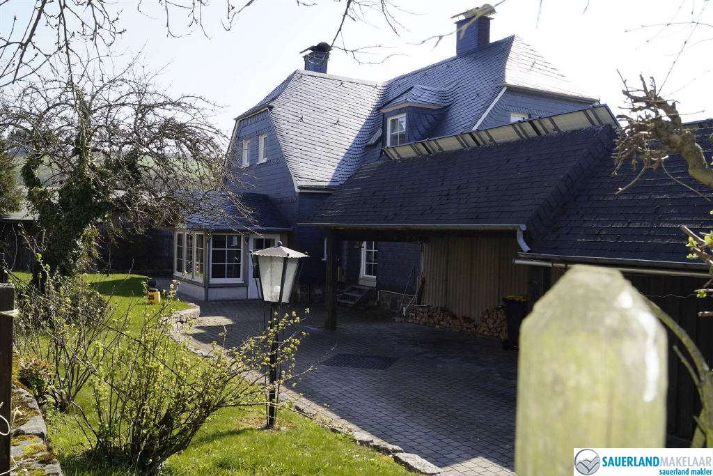VERKOCHT Prachtig gelegen woonhuis met appartement en grote tuin 2