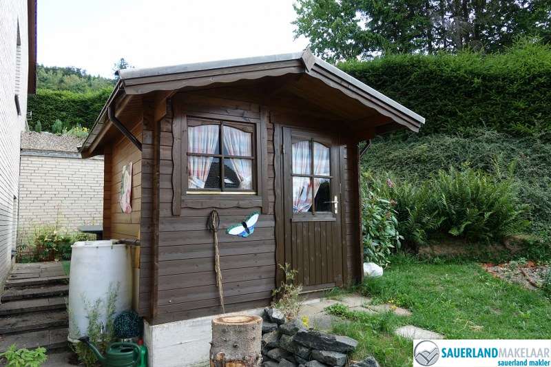 VERKOCHT Rustig gelegen, vrijstaand woonhuis met garage 2