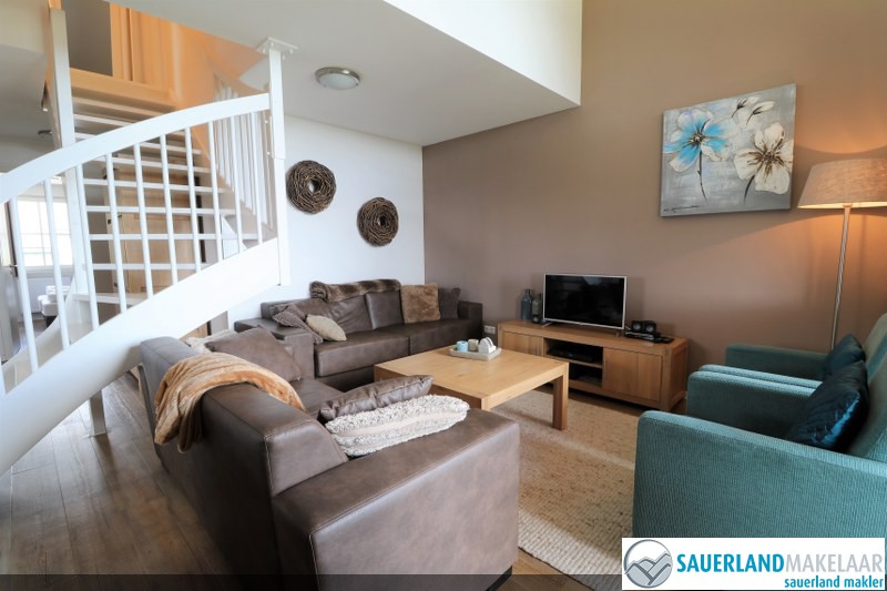 VERKOCHT Nagenoeg nieuw penthousepisteappartement Neuastenberg 3