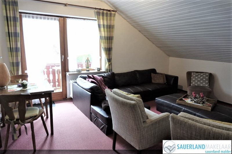 VERKOCHT Ruim 5 kamerappartement Schwalefeld 3
