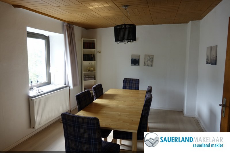 Ruim, vrijstaand familiehuis in Schwalefeld gelegen. 3