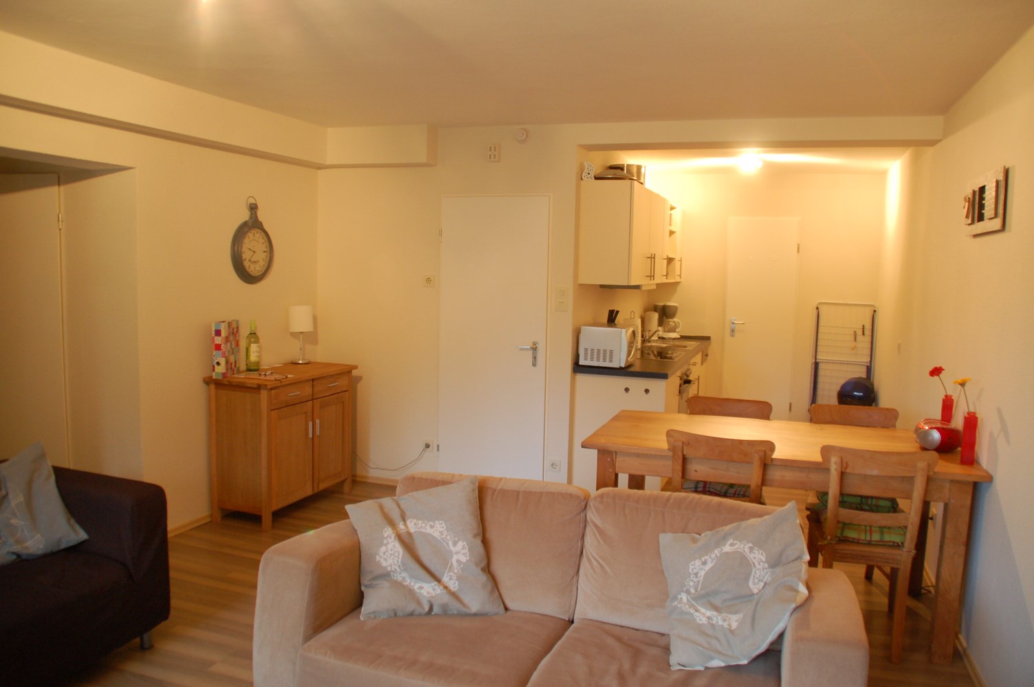 Verkocht - gerenoveerd 3 kamerappartement in Küstelberg 3