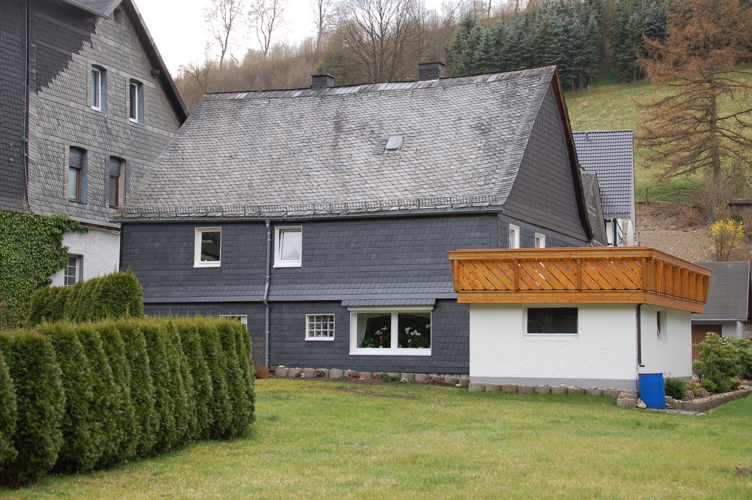 Woonhuis met grote tuin, terras en garage in Elpe 3