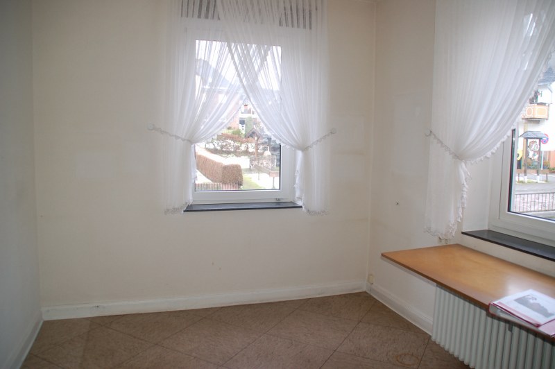 Ruim pand met historie en 3 appartementen in Usseln 3