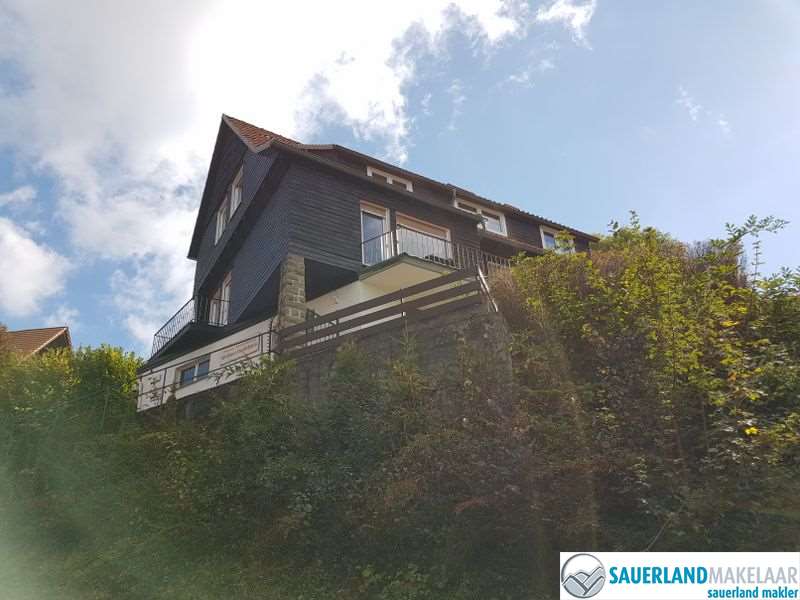 VERKOCHT huis met appartementen en dubbele garage 3