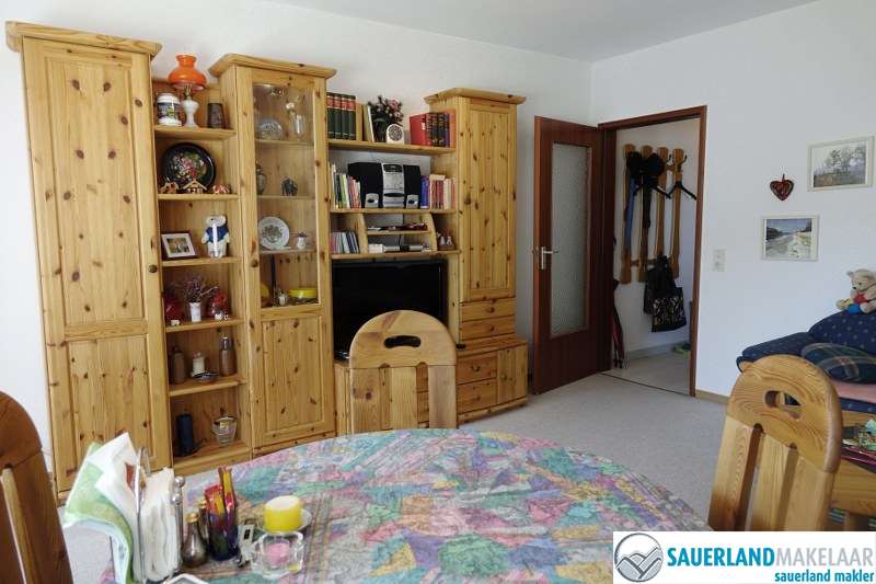VERKOCHT nabij piste gelegen 2 kamerappartement in Usseln 3