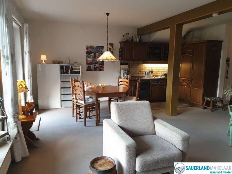 VERKOCHT Prachtig gelegen 3 kamerappartement in Schwalefeld 4