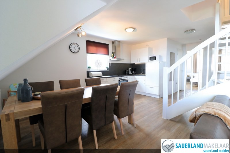 VERKOCHT Nagenoeg nieuw penthousepisteappartement Neuastenberg 4