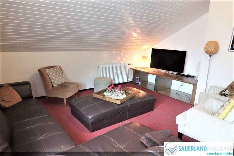 VERKOCHT Ruim 5 kamerappartement Schwalefeld 4