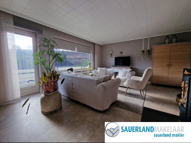 Vrijstaand huis verdeeld over 2 appartementen in Bömighausen 4