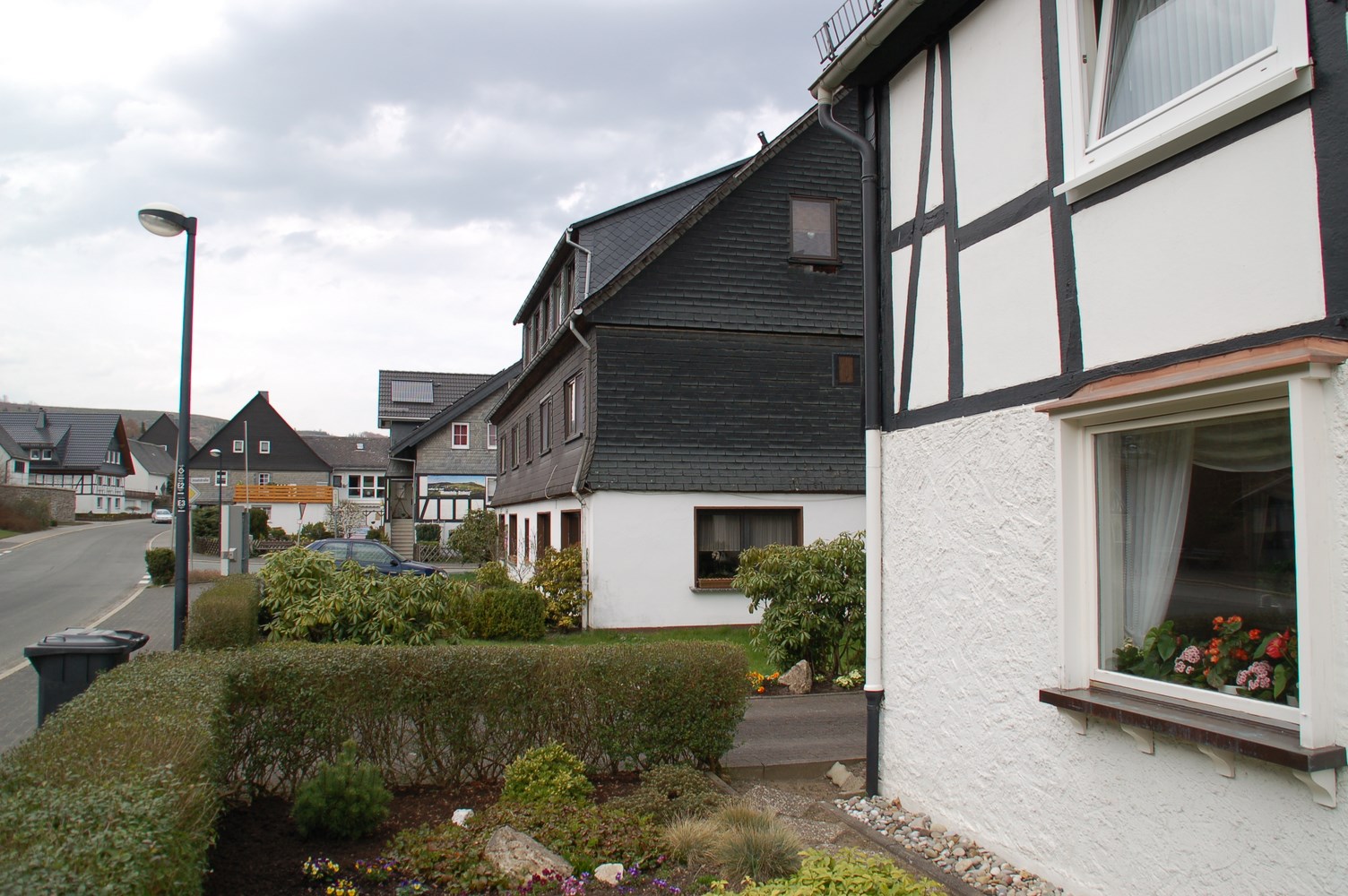 Woonhuis met grote tuin, terras en garage in Elpe 4