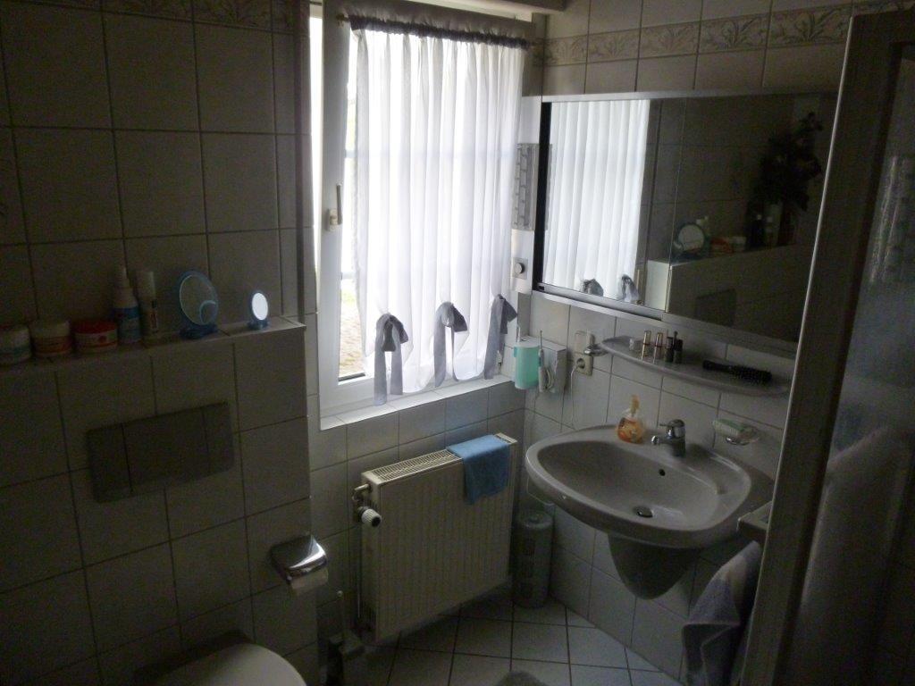 Woonhuis met grote tuin en 2 appartementen in Bruchhausen  4