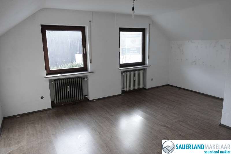 Vrijstaand huis met verhuurd appartement in Niedersfeld 4