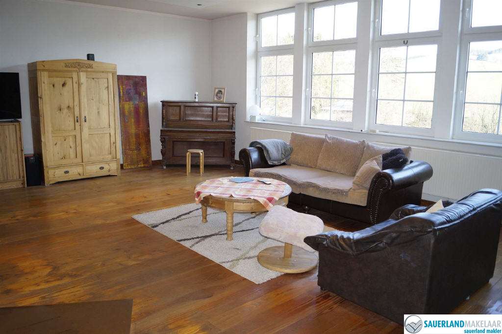 VERKOCHT Prachtig gelegen woonhuis met appartement en grote tuin 4