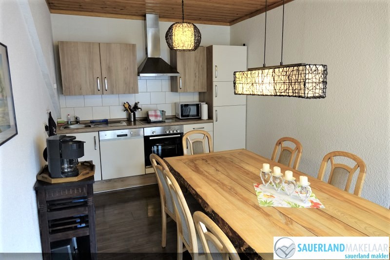 VERKOCHT Ruim 5 kamerappartement Schwalefeld 5