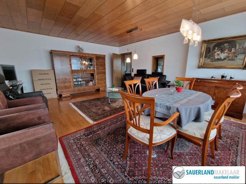 Midden in Usseln gelegen, vrijstaand huis met bijgebouw 5