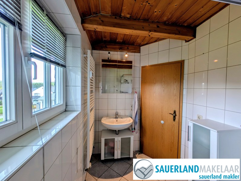 Aantrekkelijke investeringsmogelijkheid nabij Willingen – woonhuis met 4 appartementen 5