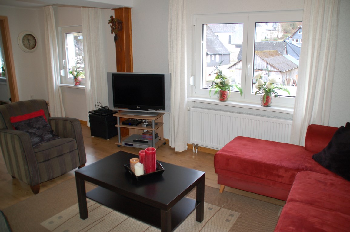 Gerenoveerd vrijstaand huis met terras, tuin en uitzicht in Elpe 4