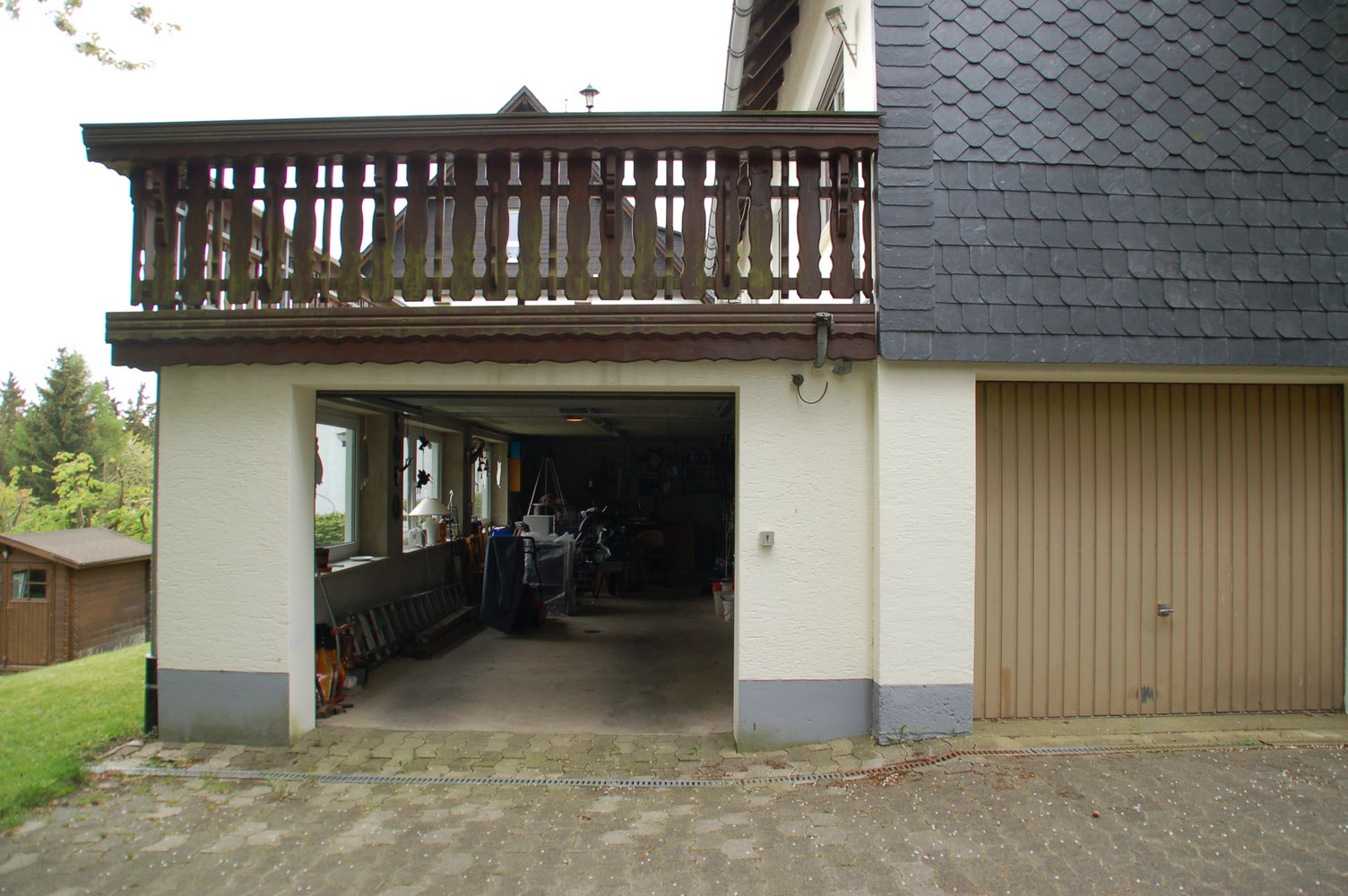 Vrijstaand huis, 3 garages, ruim balkon en grote tuin 5