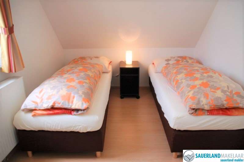 VERKOCHT Modern, ruim en nabij piste gelegen woning in Neuastenberg 5