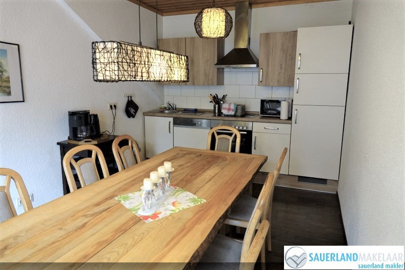 VERKOCHT Ruim 5 kamerappartement Schwalefeld 6